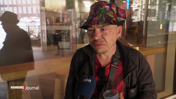 Nico, ein derzeitig obdachloser Mann mittleren Alters, im Interview. © Screenshot 