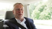 Der SPD-Spitzenkandidat Bernd Lange im Auto. © Screenshot 