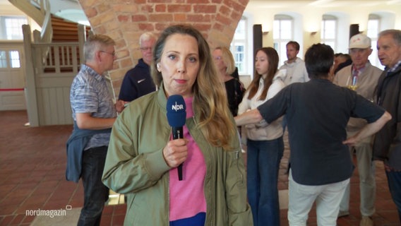 Juliane Schultz ist live aus Rostock zugeschaltet. © Screenshot 
