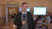 NDR Reporter Matthes Klemme ist live aus Anklam zugeschaltet. © Screenshot 