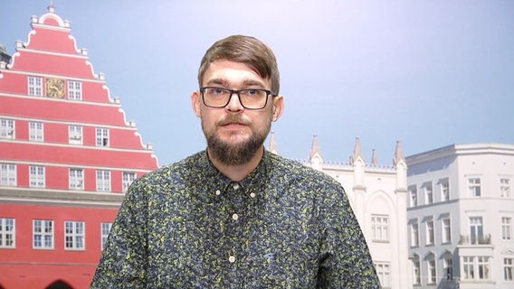 NDR Reporter Konrad Buchwald © Screenshot 