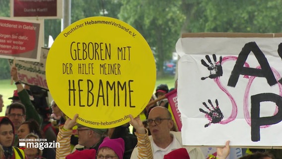 Angestellte aus dem Gesundheitsbereich protestieren gegen die geplante Krankenhausreform. © Screenshot 