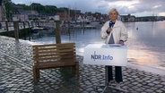 Susanne Stichler moderiert NDR Info um 21:45 Uhr. © Screenshot 