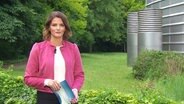 Frauke Rauner moderiert das Nordmagazin - Land und Leute. © Screenshot 