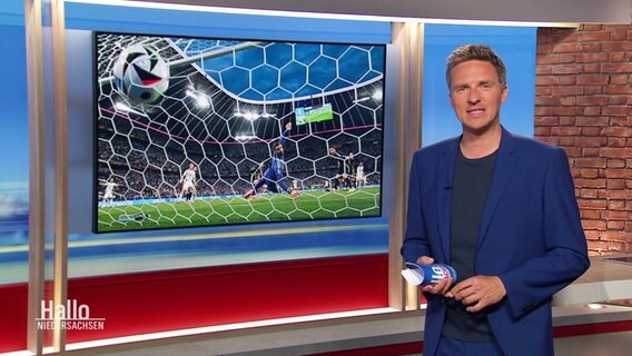 Arne-Torben Voigts im Studio von Hallo Niedersachsen. © Screenshot 