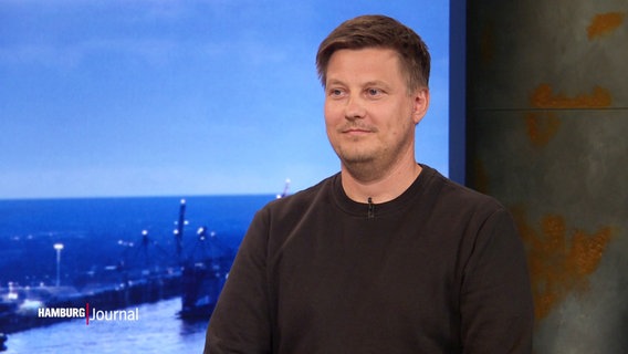 Der Sportreporter Sebastian Rieck ist zum Gespräch im Sudio. © Screenshot 
