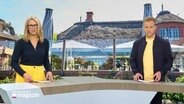 Gabi Lüeße und Henrik Hanses moderiern das Schleswig-Holstein Magazin © Screenshot 