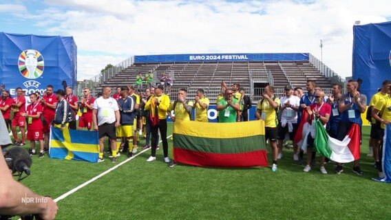 Bei der Homeless-EM treten 8 Nationalteams wohungsloser Menschen gegeneinander an. © Screenshot 