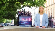 Die Moderatorin Alexandra Bauer © Screenshot 