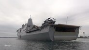 Ein Kriegsschiff in der Kieler Förde. © Screenshot 