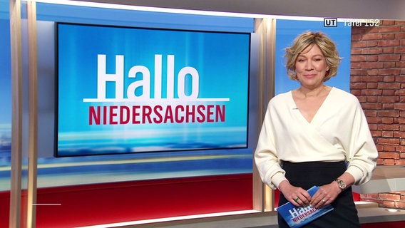 Christina von Saß im Studio. © Screenshot 