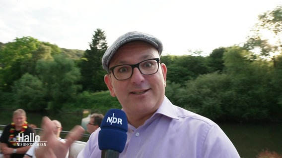 Der Außenreporter berichtet vom Public Viewing auf dem Weserdampfer. © Screenshot 