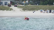 Ein Rettungsschlauchboot der DLRG © Screenshot 
