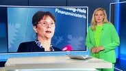 Juliane Möcklinghoff moderiert NDR Info. © Screenshot 