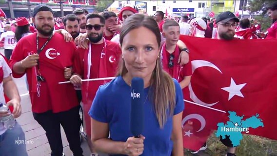 NDR-Reporterin Hannah Bird © Screenshot 