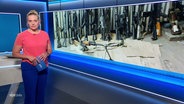 Moderatorin Juliane Möcklinghoff im Studio. © Screenshot 
