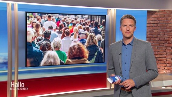Arne-Torben Voigts moderiert. © Screenshot 