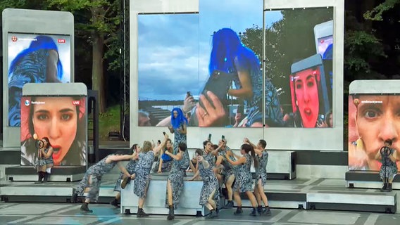 In Eutin laufen die letzten Proben für das Rockmusical "Jesus Christ Superstar" - allerdings gibt es noch Luft nach oben. © Screenshot 
