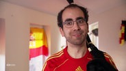 Juan Ignacio Cartón Sánchez spielt den galizischen Dudelsack. © Screenshot 