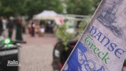 Auf eine Fahne ist der Schriftzug "Hanse-Treck" gedruckt. © Screenshot 