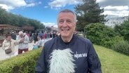 Uwe Ulbrich moderiert das Wetter von der Warnemünder Woche. © Screenshot 