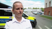 Eine Polizistin äußert sich zum Stand der Suche nach einem vermissten 14-Jährigen. © Screenshot 