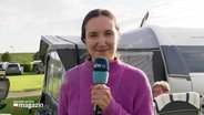 Lisa Synowski berichtet live von einem Campingplatz in Büsum. © Screenshot 