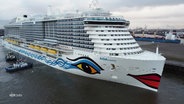 Ein Kreuzfahrtschiff mit einem aufgemalten Gesicht. © Screenshot 
