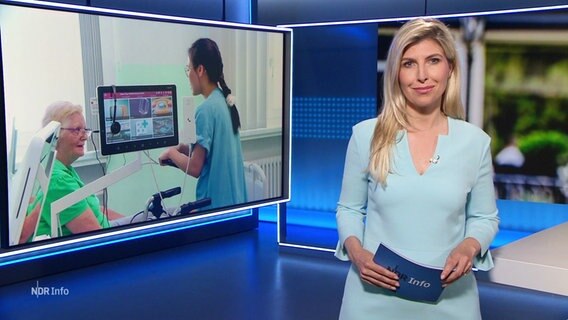 Bibiana Barth moderiert. © Screenshot 