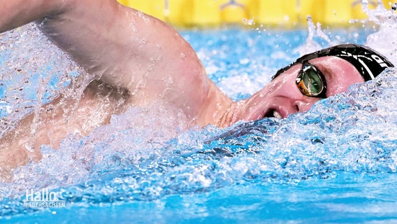 Sven Schwarz beim Schwimmen © Screenshot 