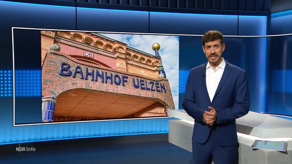 Daniel Anibal Bröckerhoff moderiert NDR Info. © Screenshot 