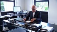 Martin Kind in seinem Büro. © Screenshot 