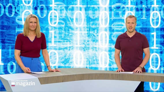 Gabi Lüeße und Henrik Hanses moderieren das Schleswig-Holstein Magazin. © Screenshot 