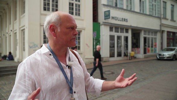 Norbert Riebe, Gästeführer in Schwerin. © Screenshot 