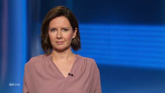 Romy Hiller moderiert NDR Info um 21:45. © Screenshot 