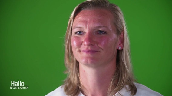 Fußballerin Alexandra Popp in Porträtaufnahme. © Screenshot 