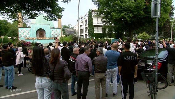 Protest vor der Blauen Moschee in Hamburg. © Screenshot 