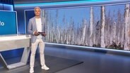 Thorsten Schröder moderiert NDR Info. © Screenshot 