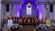 Aufführung von "Das Eismeer" im Greifswalder Dom, aufgeführt von dem Zürcher Kammerorchester, einem Vibrafon und dem Signum-Saxofon-Quartett. © Screenshot 