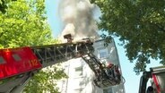Ein Haus im Lentersweg brennt. © TV Newskontor 