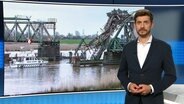Daniel Anibal Bröckerhoff moderiert NDR Info. © Screenshot 