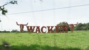 Das Wackenlogo steht auf einem Feld . © Screenshot 