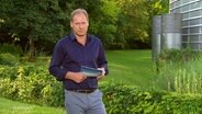 Thilo Tautz moderiert das Nordmagazin draußen. © Screenshot 