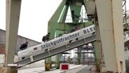 Die Rampe auf ein Schiff am Hamburger Hafen. © Screenshot 