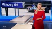 Bibiana Barth moderiert NDR Info. © Screenshot 