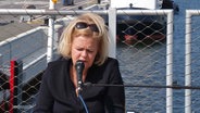 Nancy Faeser steht an einem Mikrofon und spricht. © Screenshot 