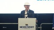 Olaf Scholz hält eine Rede vor Mitarbeitenden der Meyer-Werft. © Screenshot 