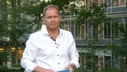 Thilo Tautz moderiert das Nordmagazin am 28.08.2024. © Screenshot 
