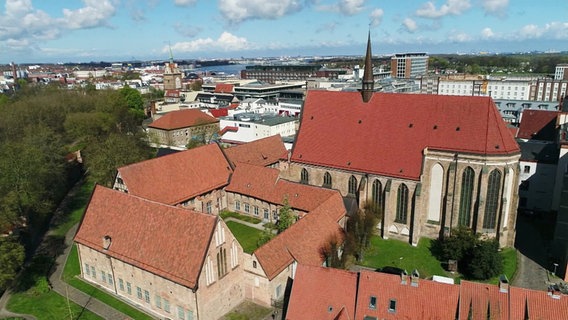 Das Kulturhistorisches Museum Rostock aus der Luft © Screenshot 