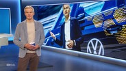 Thorsten Schröder moderiert NDR Info. © Screenshot 